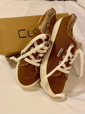 Cute Brown Canvas Slip-On Sneakers